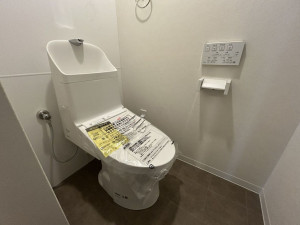 福岡市中央区荒戸、中古マンションのトイレ画像です