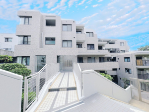 福岡市中央区西公園、中古マンションの外観画像です
