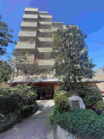 福岡市中央区赤坂、中古マンションの外観画像です