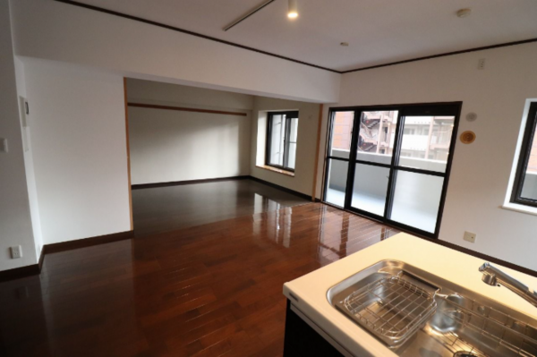 福岡市中央区今泉、中古マンションの居間画像です