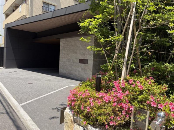 福岡市中央区荒戸、中古マンションの外観画像です
