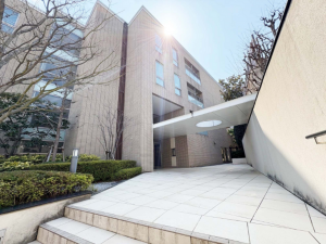 福岡市中央区平尾浄水町、中古マンションの外観画像です