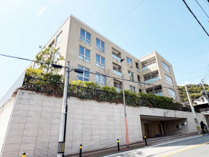 福岡市中央区平尾浄水町、中古マンションの外観画像です