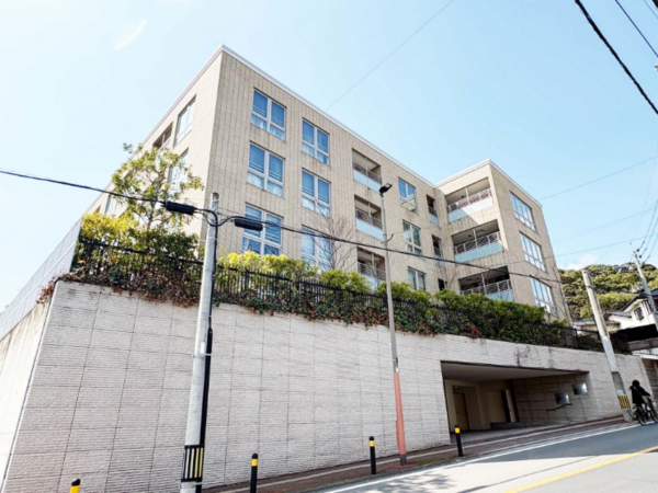 福岡市中央区平尾浄水町、中古マンションの外観画像です
