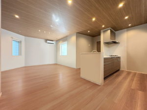 福岡市中央区谷、中古一戸建ての居間画像です
