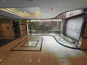福岡市中央区赤坂、中古マンションのエントランス画像です