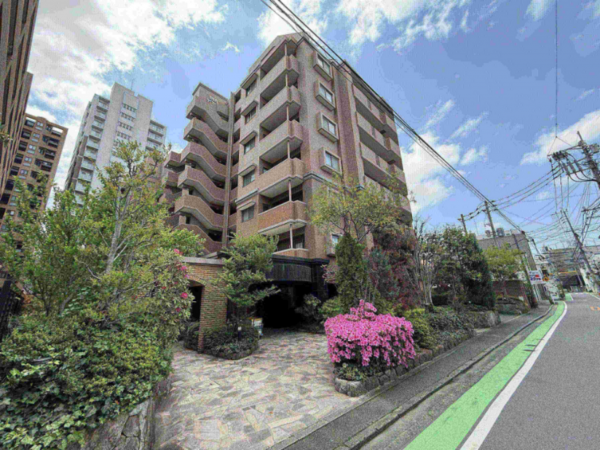 福岡市中央区赤坂、中古マンションの外観画像です