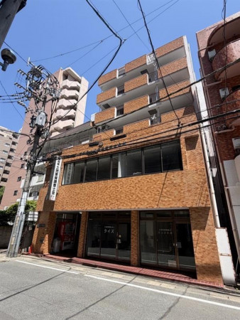 福岡市中央区舞鶴、中古マンションの外観画像です