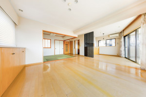 福岡市中央区梅光園、中古マンションの居間画像です