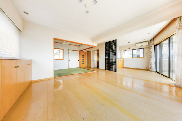 福岡市中央区梅光園、中古マンションの居間画像です