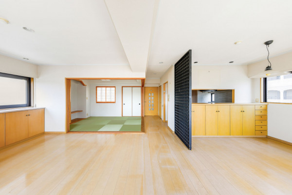 福岡市中央区梅光園、中古マンションの居間画像です