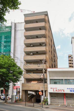 福岡市中央区梅光園、中古マンションの外観画像です