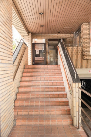 福岡市中央区梅光園、中古マンションの外観画像です