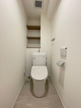 福岡市中央区港、中古マンションのトイレ画像です