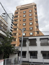 福岡市中央区大名、中古マンションの外観画像です