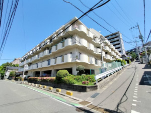 福岡市中央区輝国、中古マンションの外観画像です