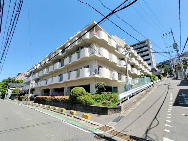 福岡市中央区輝国、中古マンションの外観画像です