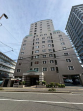 福岡市中央区桜坂、中古マンションの外観画像です