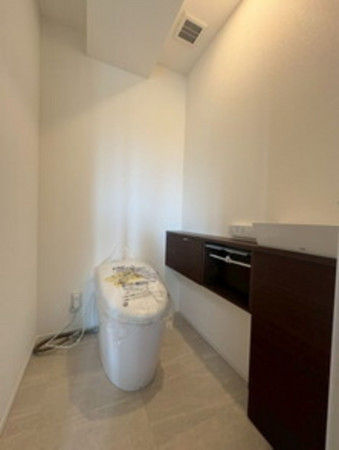福岡市中央区桜坂、中古マンションのトイレ画像です