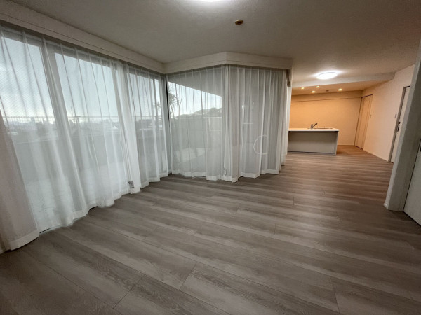 福岡市中央区笹丘、中古マンションの居間画像です