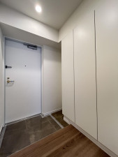 福岡市中央区赤坂、中古マンションの玄関画像です