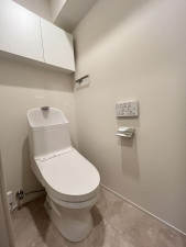 福岡市中央区赤坂、中古マンションのトイレ画像です