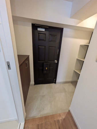 福岡市南区井尻、中古マンションの玄関画像です