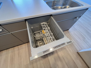 福岡市中央区輝国、中古マンションのキッチン画像です