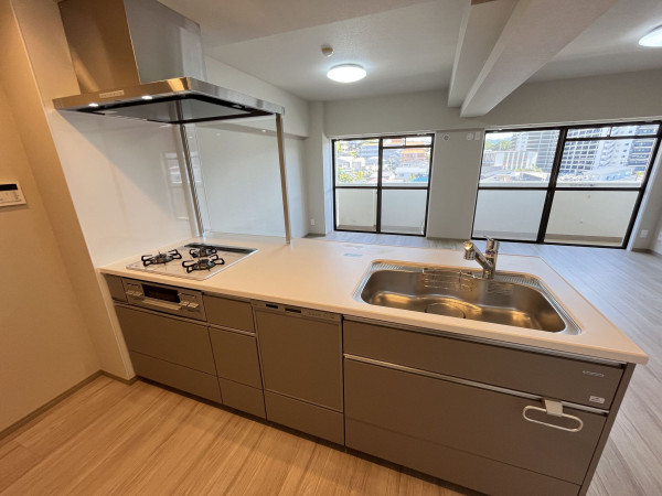 福岡市中央区輝国、中古マンションのキッチン画像です