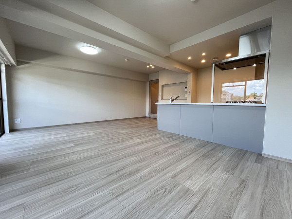 福岡市中央区輝国、中古マンションの居間画像です