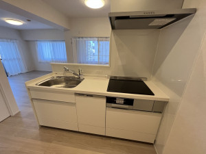 福岡市中央区荒戸、中古マンションのキッチン画像です