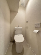 福岡市中央区天神、中古マンションのトイレ画像です