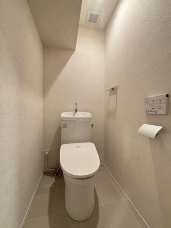 福岡市中央区天神、中古マンションのトイレ画像です