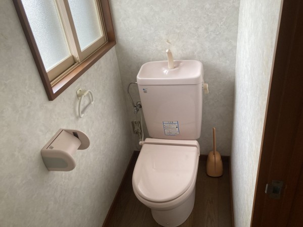 秋田市楢山南中町、中古一戸建てのトイレ画像です