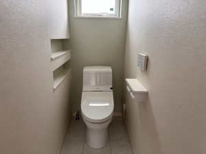 秋田市牛島南、中古一戸建てのトイレ画像です