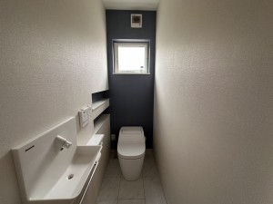 秋田市牛島南、中古一戸建てのトイレ画像です