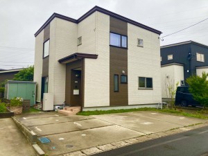 秋田市牛島南、中古一戸建ての外観画像です