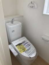 秋田市茨島、新築一戸建てのトイレ画像です