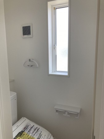 秋田市茨島、新築一戸建てのトイレ画像です