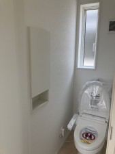 秋田市茨島、新築一戸建てのトイレ画像です