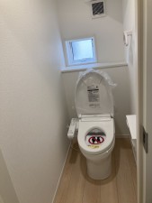 秋田市茨島、新築一戸建てのトイレ画像です