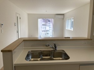 秋田市茨島、新築一戸建てのキッチン画像です