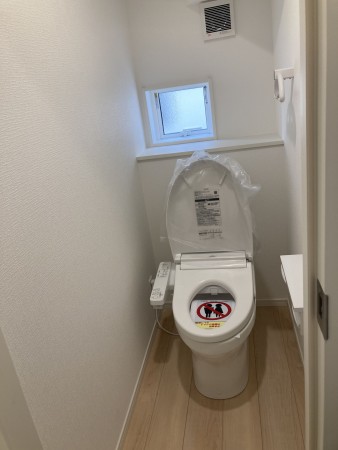 秋田市茨島、新築一戸建てのトイレ画像です