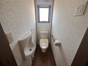 秋田市御所野地蔵田、中古一戸建てのトイレ画像です