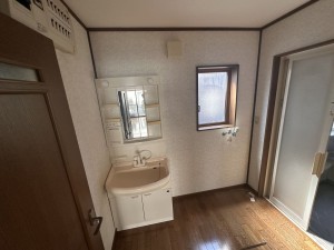 秋田市御所野地蔵田、中古一戸建ての洗面画像です