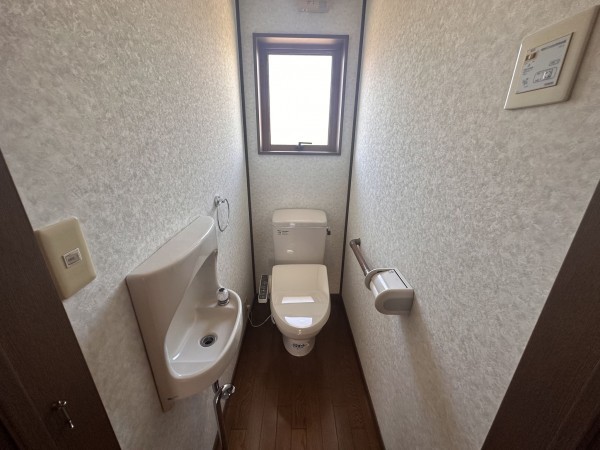 秋田市御所野地蔵田、中古一戸建てのトイレ画像です