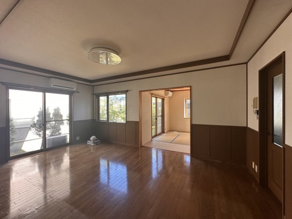 秋田市御所野地蔵田、中古一戸建ての居間画像です