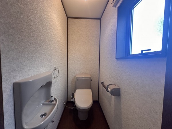 秋田市御所野地蔵田、中古一戸建てのトイレ画像です