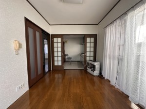 秋田市東通観音前、中古一戸建ての居間画像です