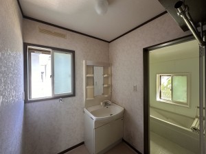 秋田市東通観音前、中古一戸建ての洗面画像です